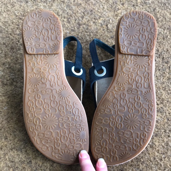 Ugg Australian Vivian II Black Leather Laser Cut , Sling Back Sandals Size 7 - Picture 7 of 9